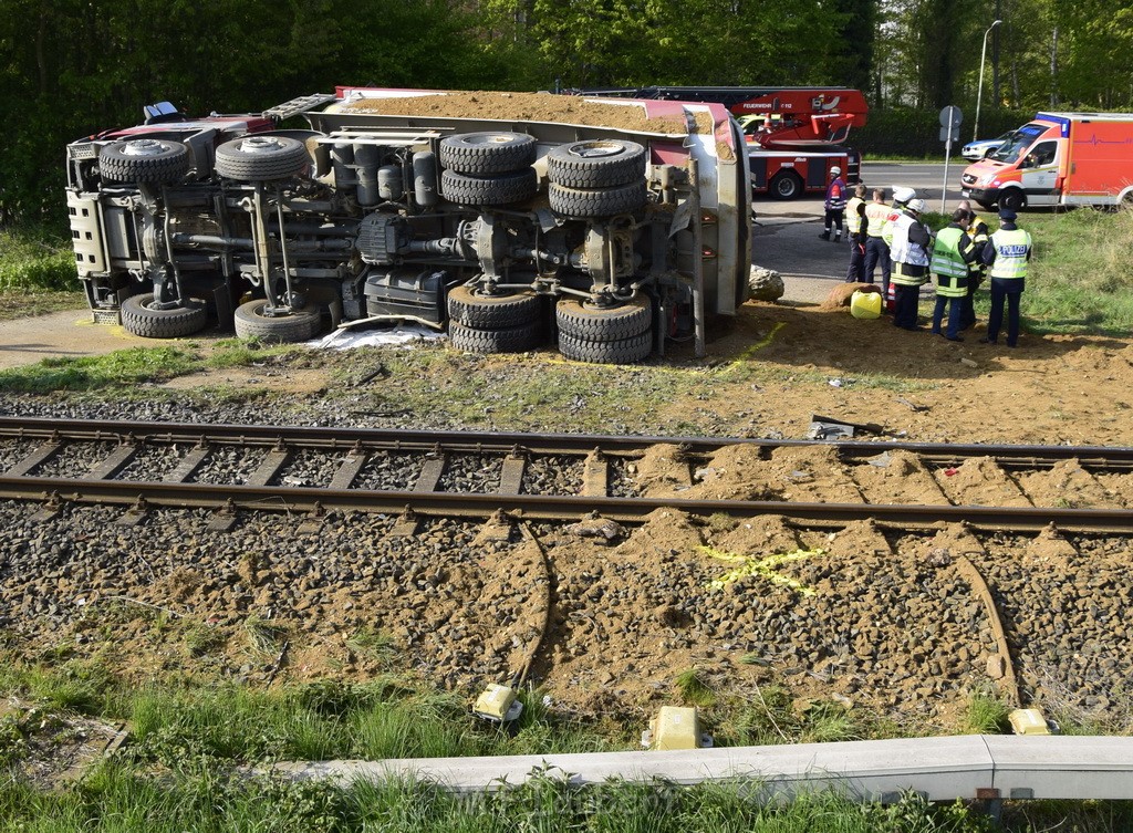 Schwerer VU LKW Zug Bergheim Kenten Koelnerstr P122.JPG - Miklos Laubert